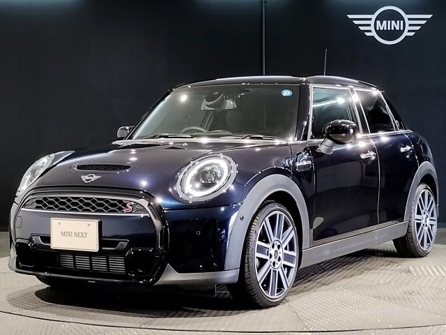 2023 MINI 5HB Cooper SD Premium + Package Mini Yours Trim