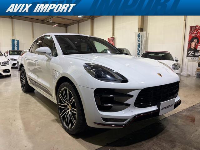 2018 Porsche Macan Macan Turbo Performance