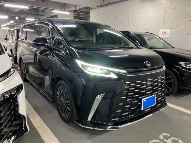 2024 Lexus LM LM500h Executive