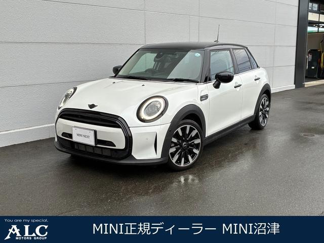 2024 MINI 5HB Cooper Camden Edition