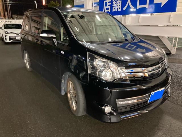 2013 Toyota Noah Special Edition Si Gs