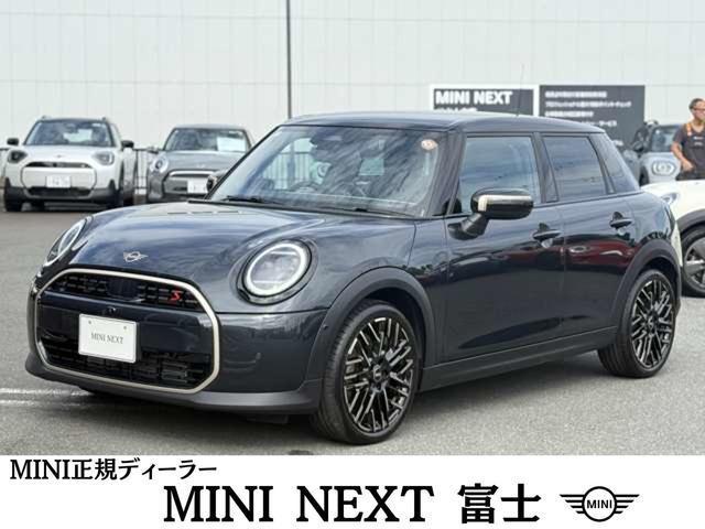 2024 MINI 5HB Cooper S Favored Trim