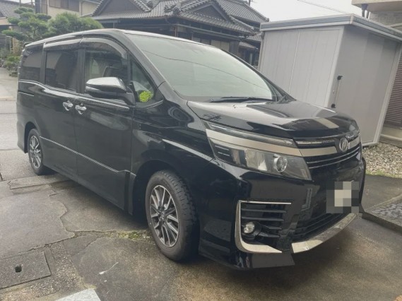 2016 Toyota Voxy ZS Kirameki?