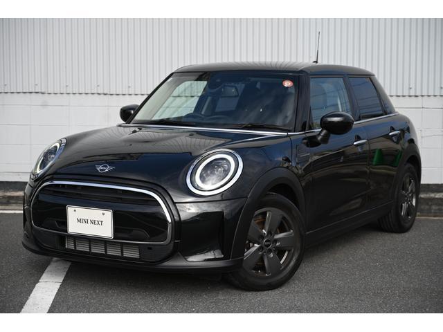 2024 MINI 5HB Cooper D Premium Plus Pack Essential Trim