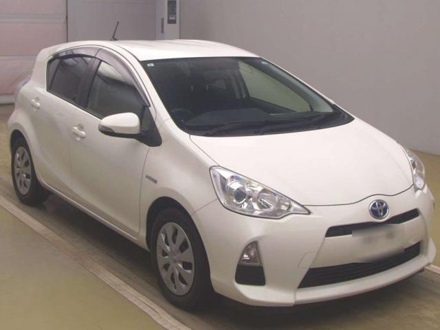 2013 Toyota Aqua S