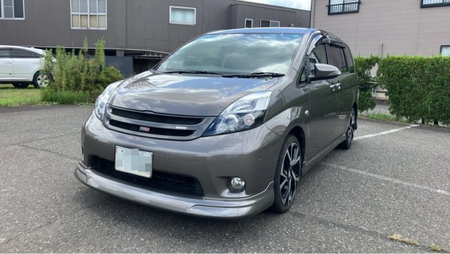 2016 Toyota Isis Platana