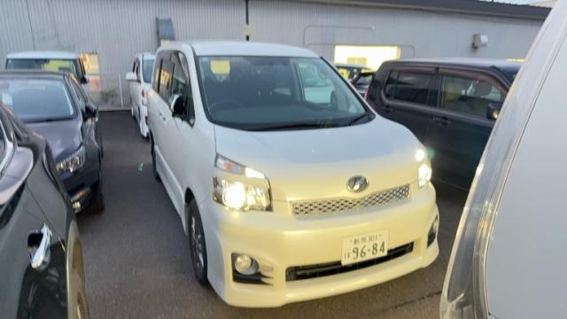 2011 Toyota Voxy ZS Kirameki