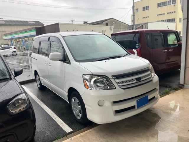 2005 Toyota Noah X
