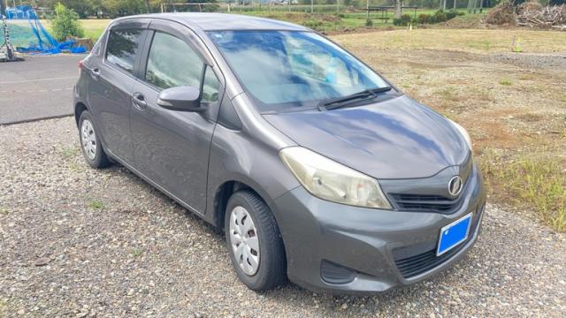 2013 Toyota Vitz 5D F
