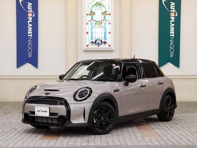 2023 MINI 5HB Cooper SD Premium+ Package Classic Trim