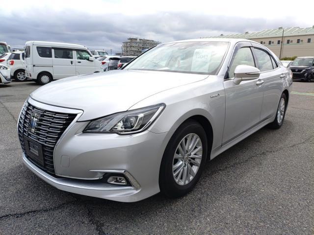 2017 Toyota Crown Hybrid Royal Saloon