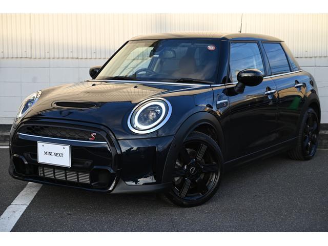 2023 MINI 5HB Cooper S Premium Plus Package Classic Trim