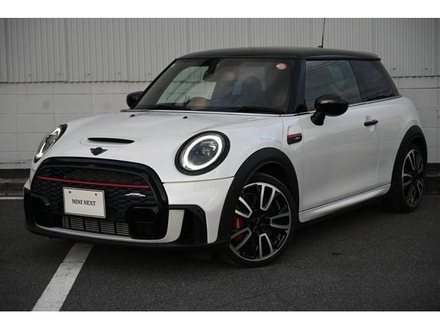 2023 MINI 3HB John Cooper Works Essential Trim