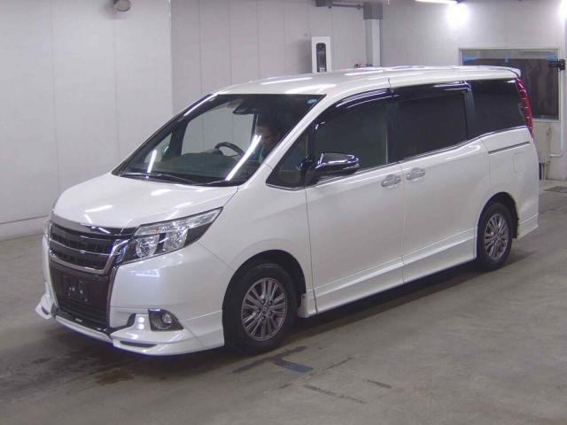 2017 Toyota Esquire Gi Black Tailored
