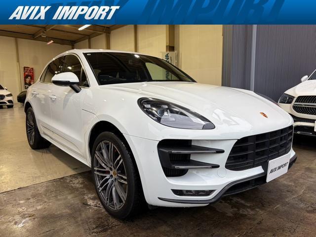2017 Porsche Macan Macan Turbo