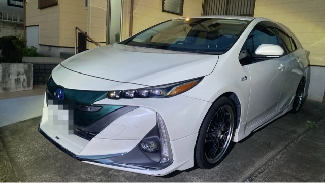 2018 Toyota Prius PHEV A Leather Package