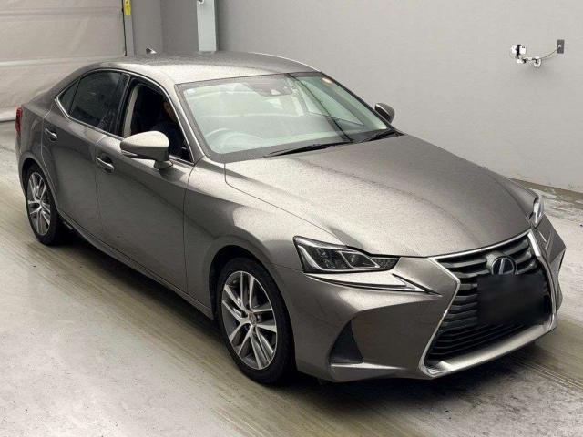 2019 Lexus IS Hybrid IS300h Version L