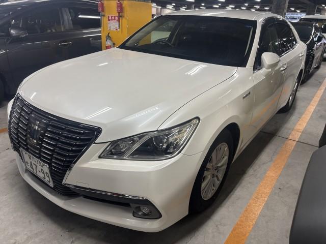 2013 Toyota Crown Hybrid Royal Saloon