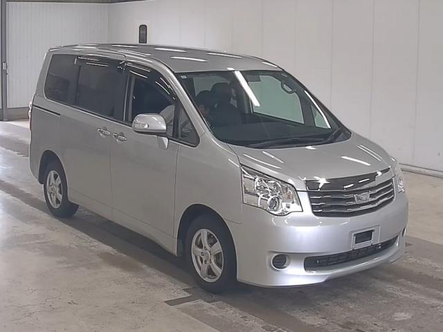 2011 Toyota Noah X Smart Edition 4WD