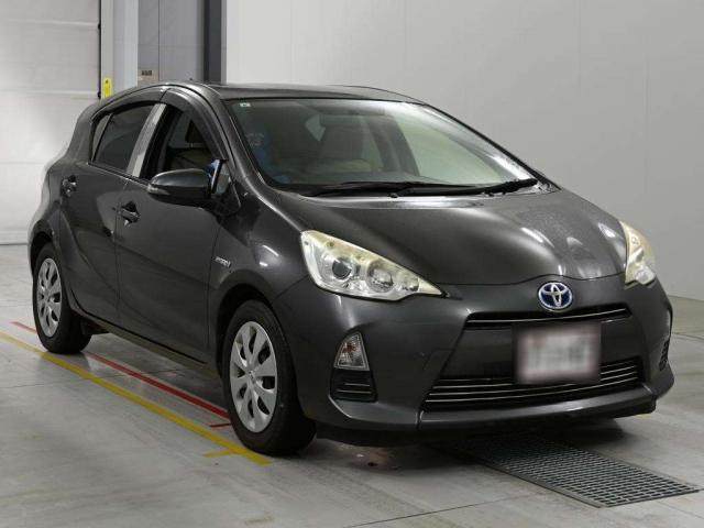 2013 Toyota Aqua S