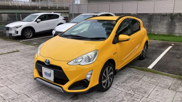 2016 Toyota Aqua X-Urban Solid