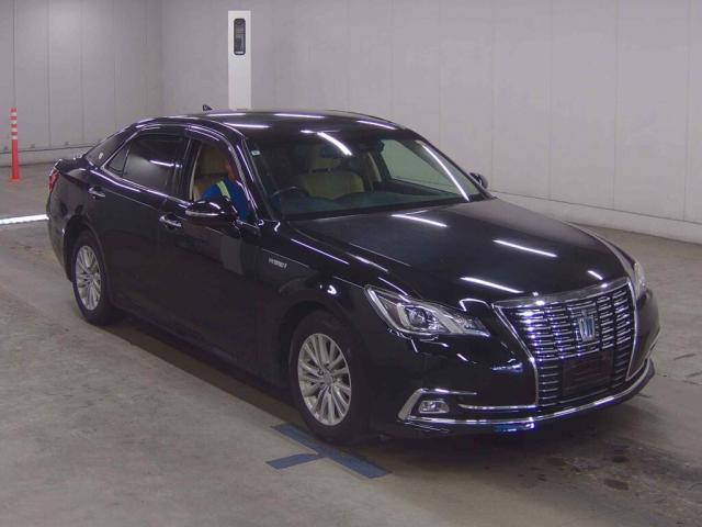 2017 Toyota Crown Hybrid Royal Saloon
