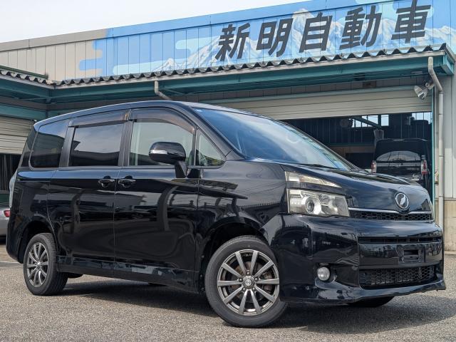 2012 Toyota Voxy X L Edition 4WD Dual Power Sliding Doors Flip-down Monitor