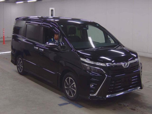 2019 Toyota Voxy ZS Kirameki?