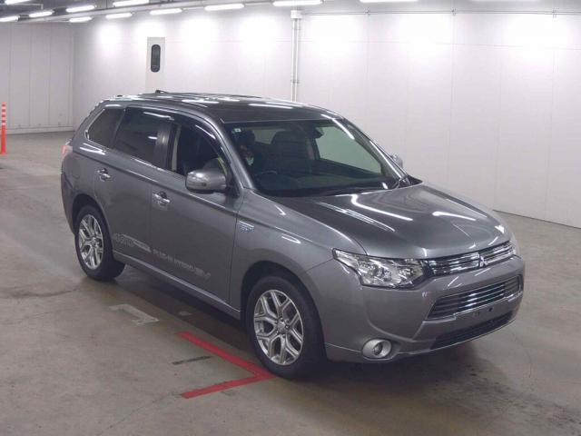 2013 Mitsubishi Outlander PHEV G Navigation Package
