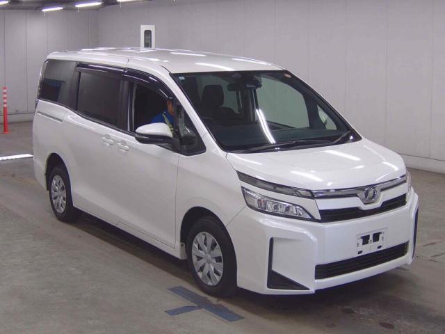 2020 Toyota Voxy X