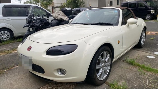 2005 Mazda Roadster VS