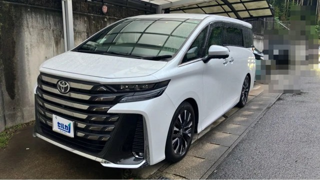 2026 Toyota Vellfire Hybrid Executive Lounge