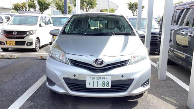 2011 Toyota Vitz 5D F