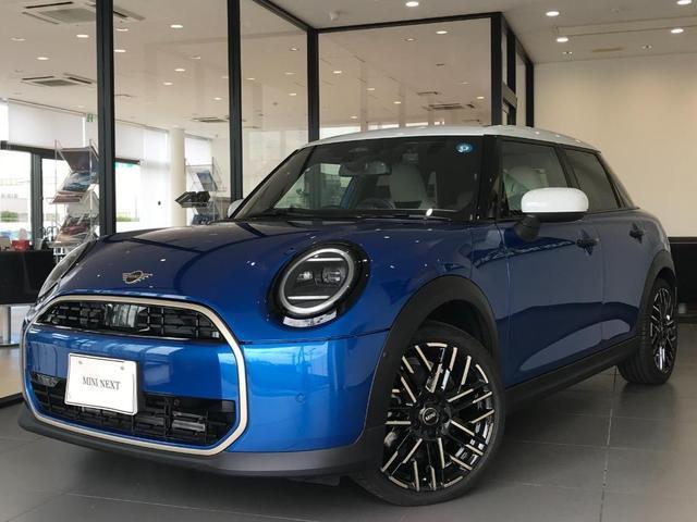 2025 MINI 5HB Cooper C Favored Trim