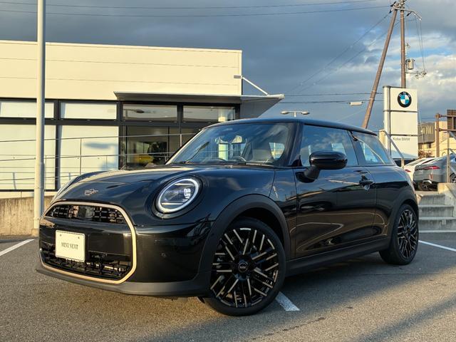 2024 MINI 3HB Cooper C Favored Trim