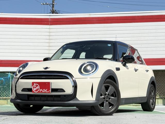 2022 MINI 5HB Cooper Classic Trim Roof Black B Camera
