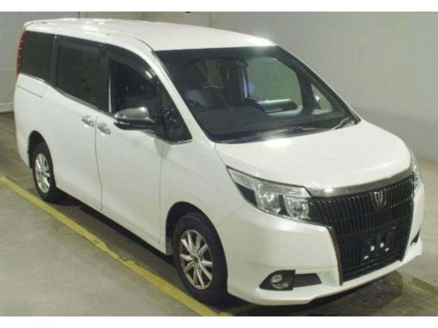 2017 Toyota Esquire Gi Black Tailored, 10 inch Navi, 4WD