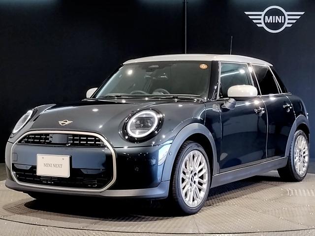 2024 MINI 5HB Cooper C Favored Trim
