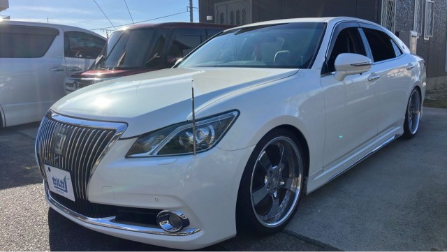 2014 Toyota Crown Majesta F Version