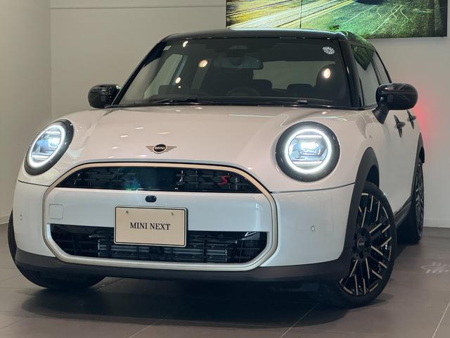 2025 MINI 5HB Cooper S Favored Trim