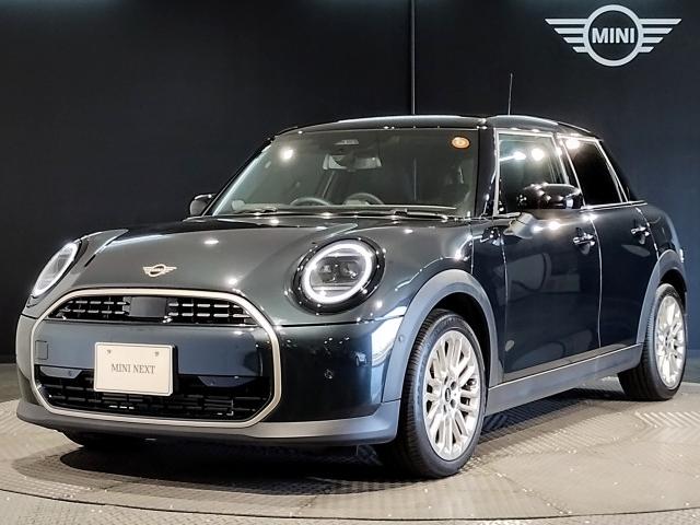 2024 MINI 5HB Cooper C Favored Trim