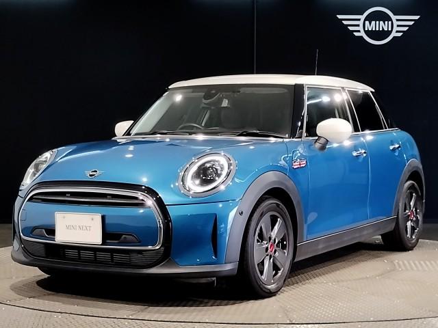 2023 MINI 5HB Cooper Classic Trim