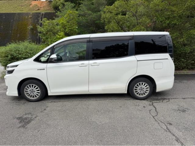 2014 Toyota Voxy Hybrid Hybrid V