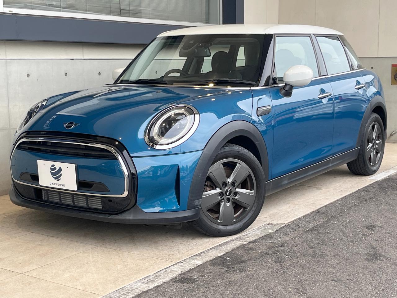 2023 MINI 5HB Cooper D Premium Plus Package Classic Trim