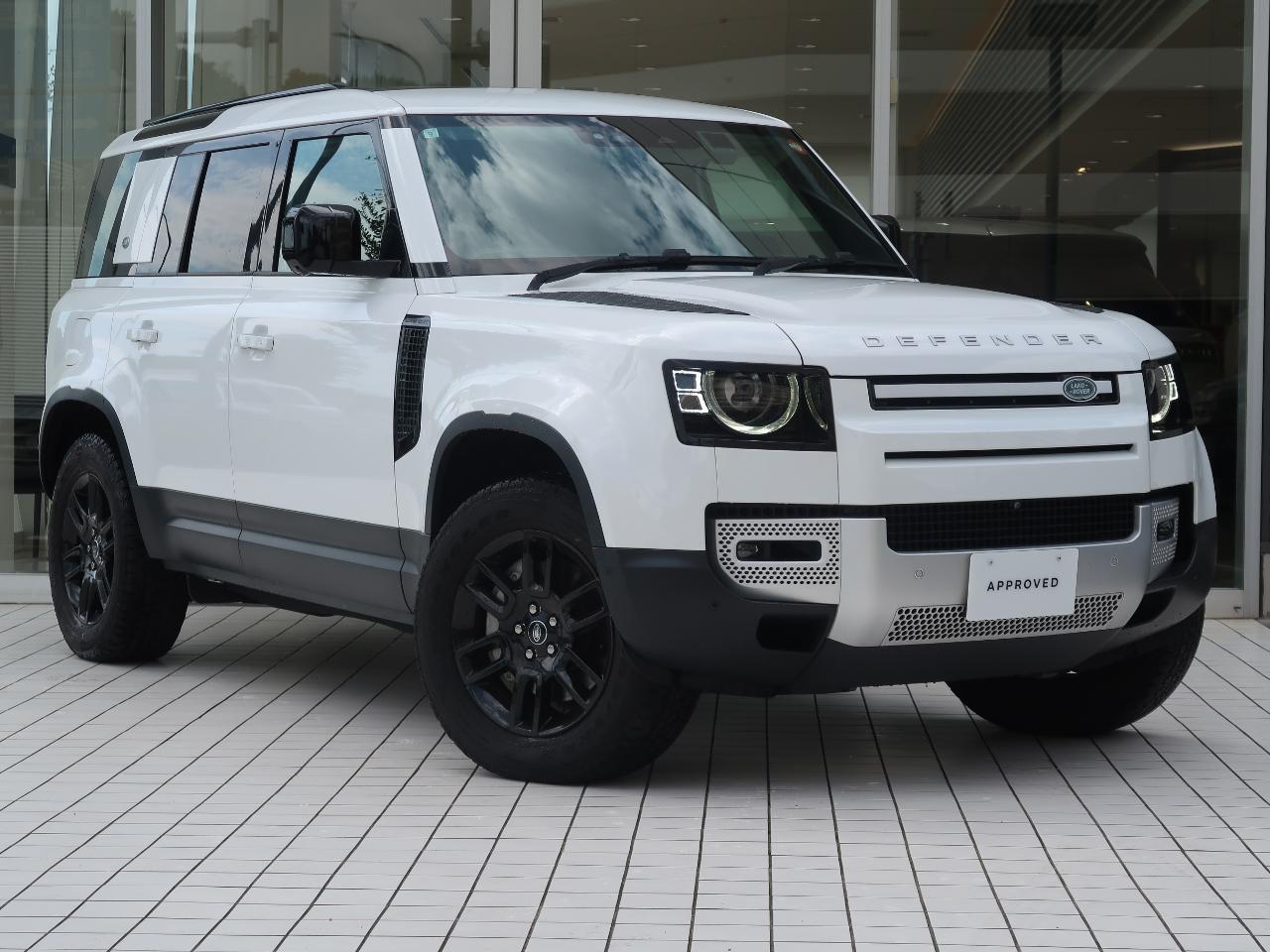 2023 Land Rover Defender5D 110S D300 Coil Suspension Equipped