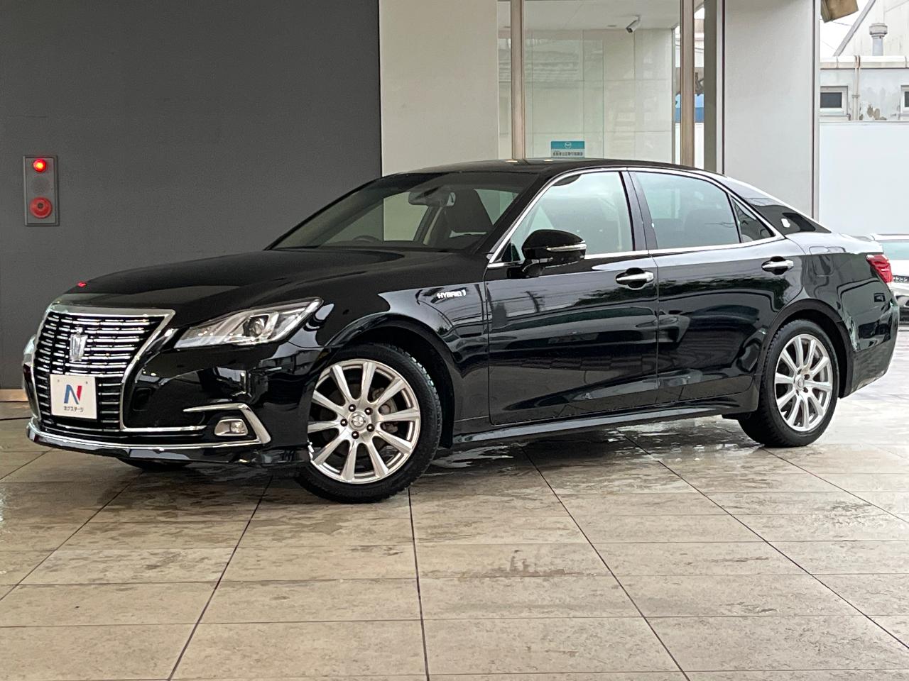 2016 Toyota Crown Hybrid Royal Saloon