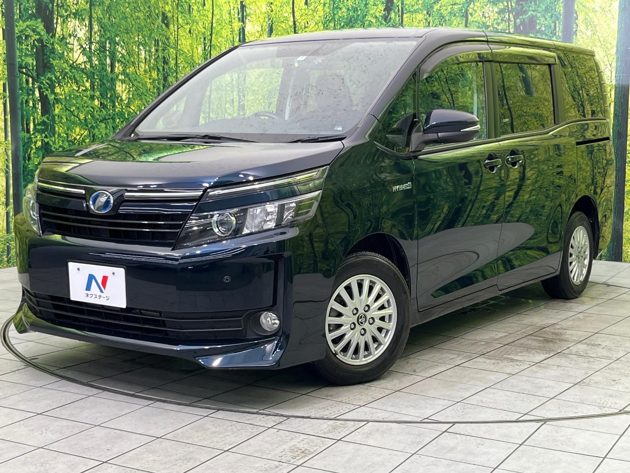 2014 Toyota Voxy Hybrid Hybrid V