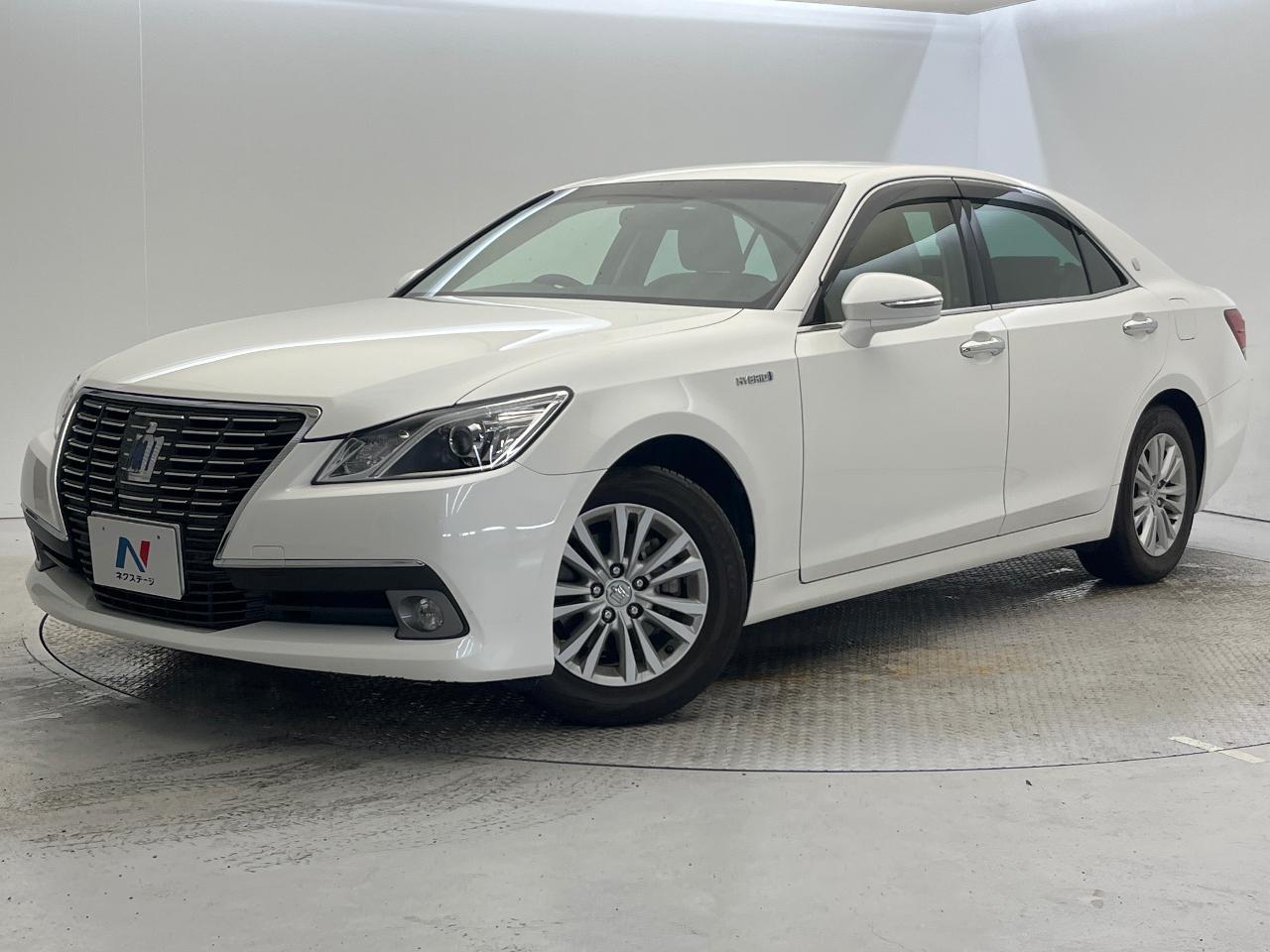 2015 Toyota Crown Hybrid Royal Saloon
