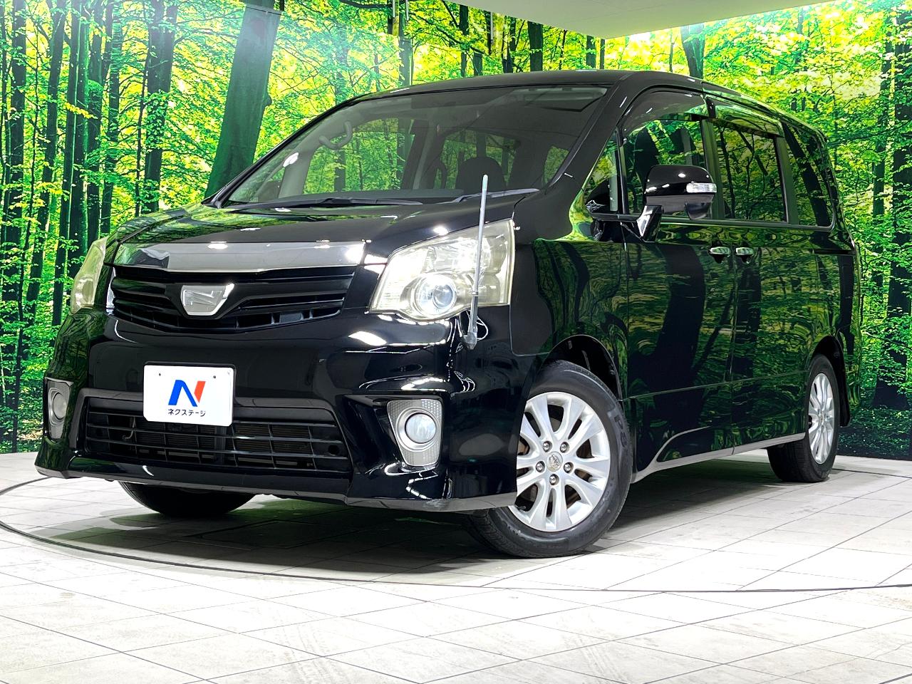 2011 Toyota Noah 50th Anniversary Special Edition Si Reish