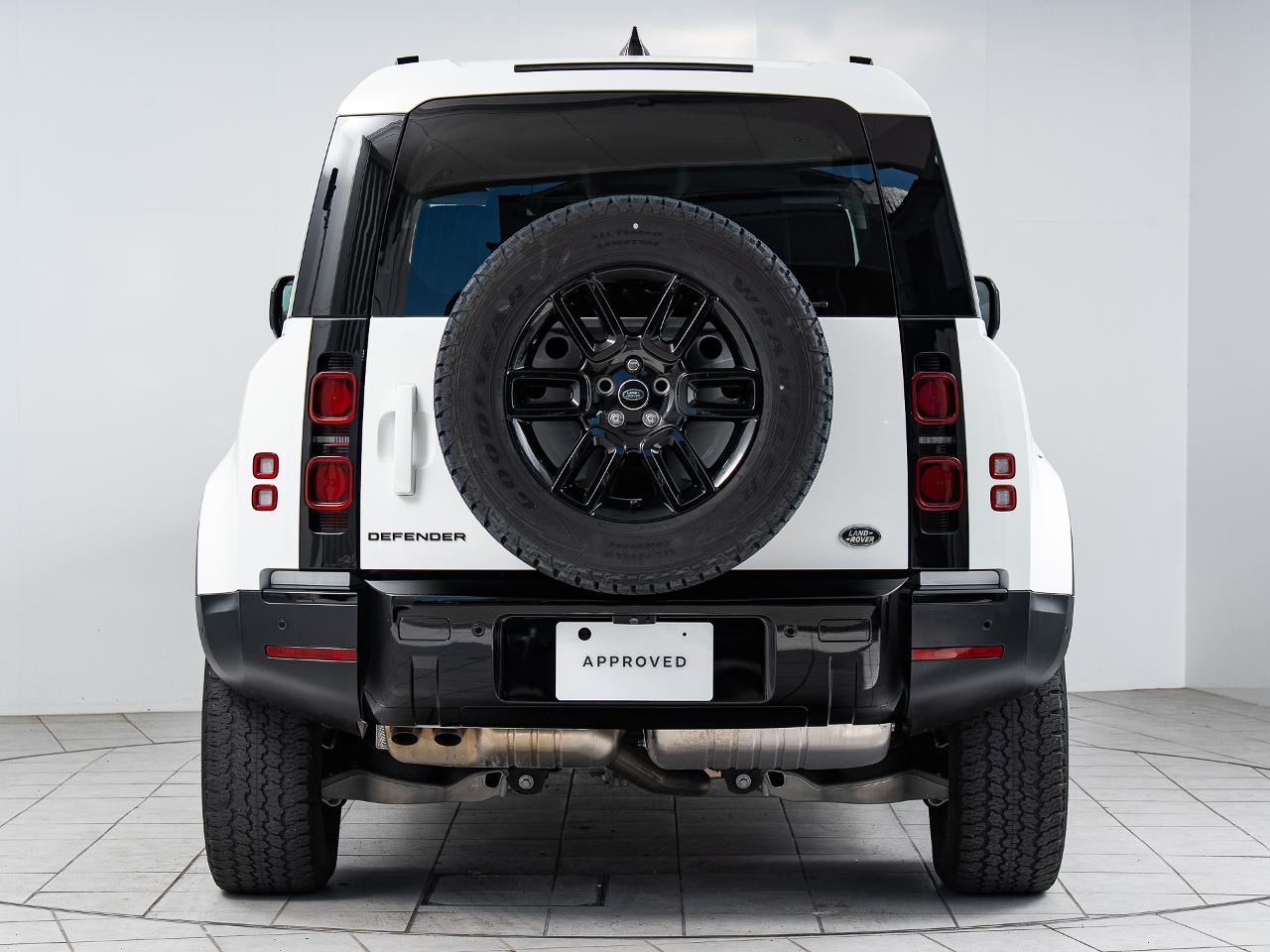 2023 Land Rover Defender5D 110S D300 Air Suspension Equipped